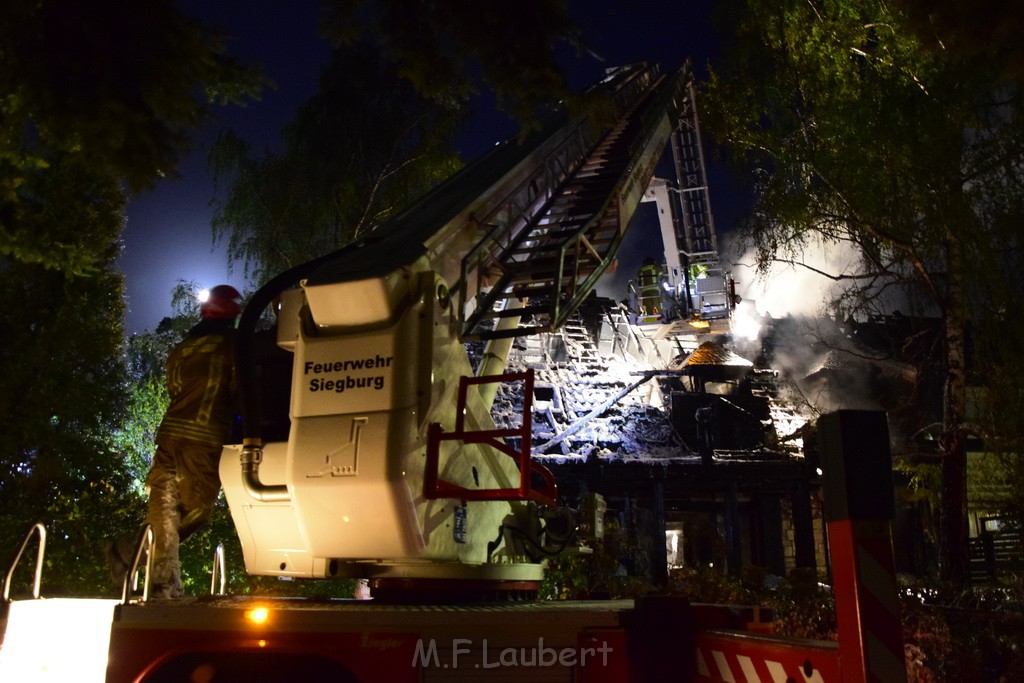 Grossfeuer Einfamilienhaus Siegburg Muehlengrabenstr P0599.JPG - Miklos Laubert